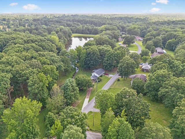 630 Lakeview Cir, Tennessee Ridge, TN 37178