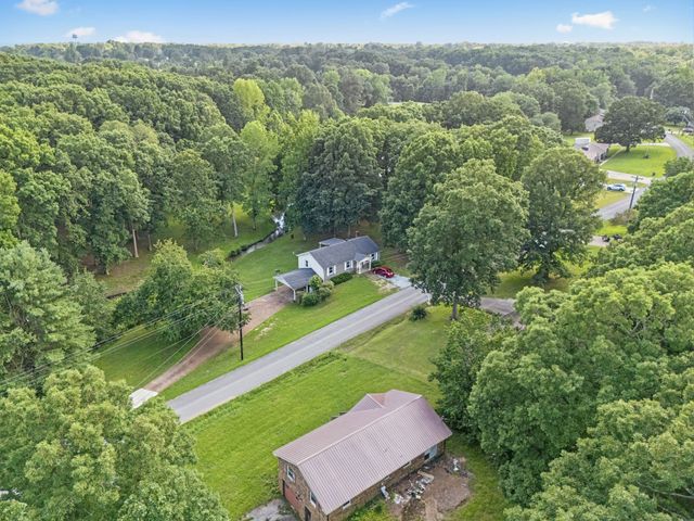 630 Lakeview Cir, Tennessee Ridge, TN 37178