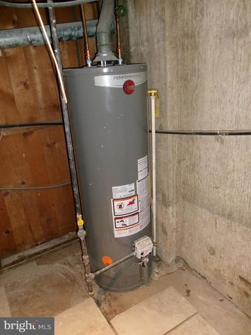 1017 BARKER RD, Sharon Hill, PA 19079