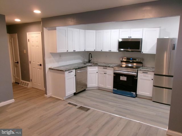 1017 BARKER RD, Sharon Hill, PA 19079