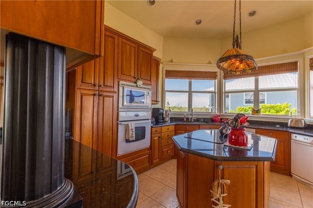 621 Rum RD, Captiva, FL 33924