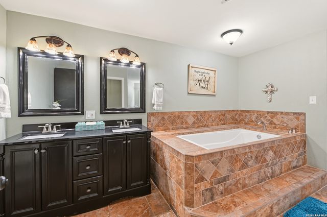 1518 LAKESIDE DR W, Canyon Lake, TX 78133