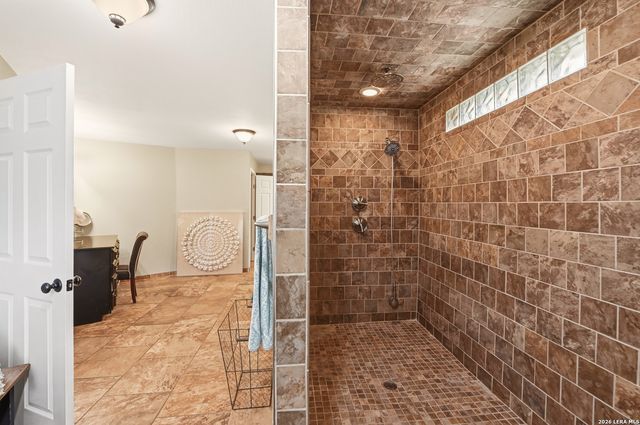 1518 LAKESIDE DR W, Canyon Lake, TX 78133
