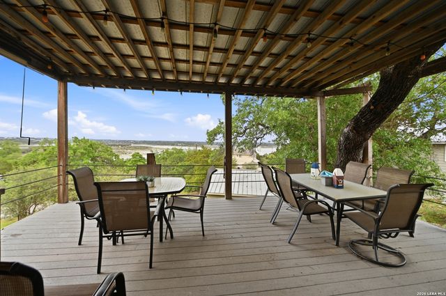 1518 LAKESIDE DR W, Canyon Lake, TX 78133
