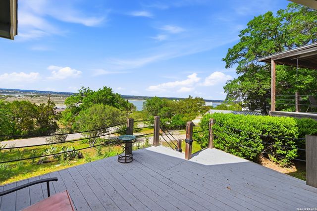 1518 LAKESIDE DR W, Canyon Lake, TX 78133