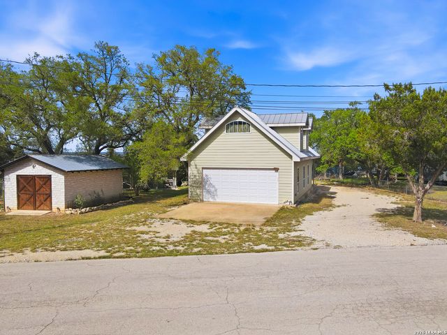 1518 LAKESIDE DR W, Canyon Lake, TX 78133