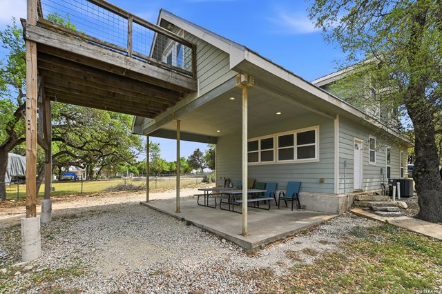 1518 LAKESIDE DR W, Canyon Lake, TX 78133