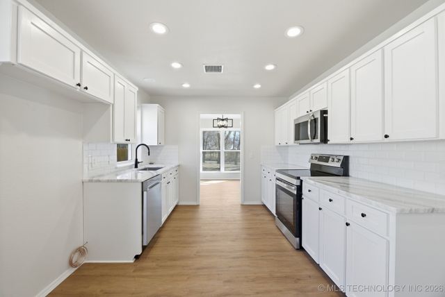 1213 S Oak Avenue, Broken Arrow, OK 74012