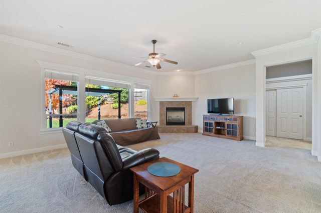 2030 Hedgerow Avenue, Redding, CA 96003