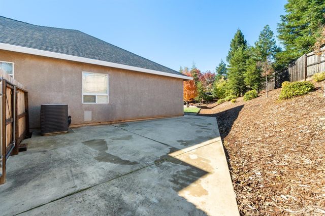 2030 Hedgerow Avenue, Redding, CA 96003