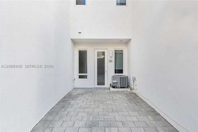10280 NW 63rd Ter 104, Doral, FL 33178