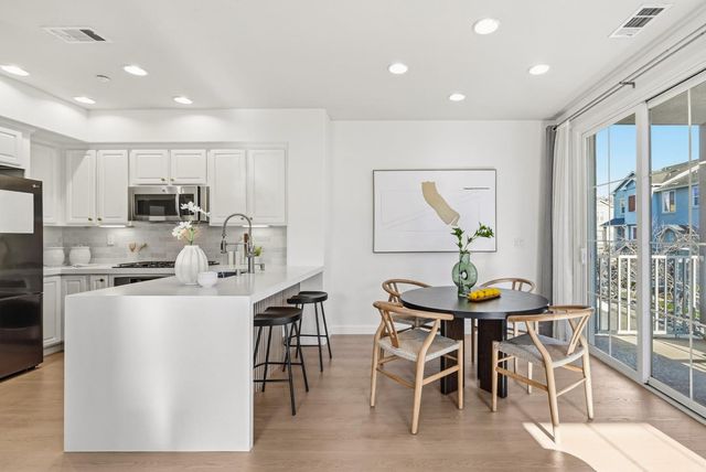 465 Bedford Loop, Mountain View, CA 94043