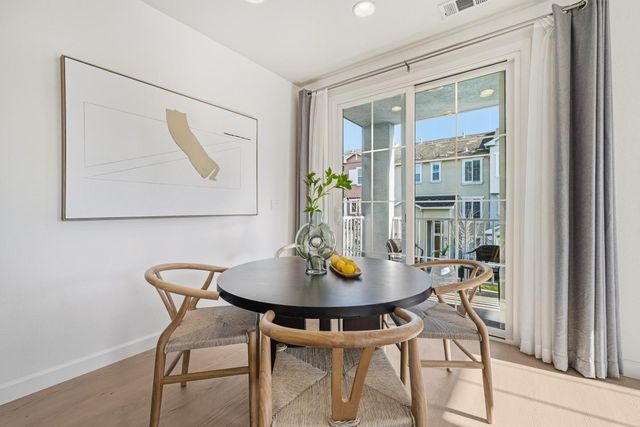 465 Bedford Loop, Mountain View, CA 94043