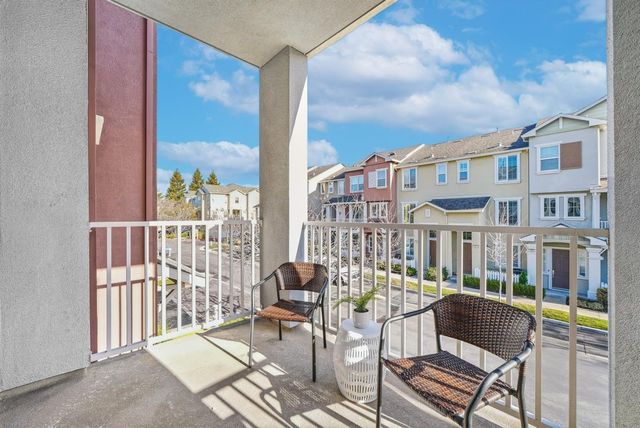 465 Bedford Loop, Mountain View, CA 94043