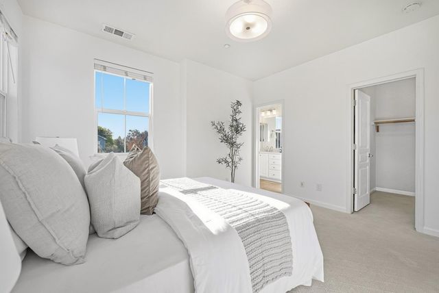 465 Bedford Loop, Mountain View, CA 94043