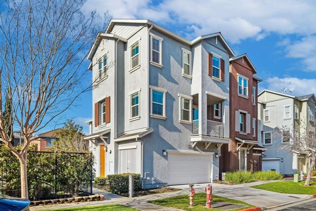 465 Bedford Loop, Mountain View, CA 94043