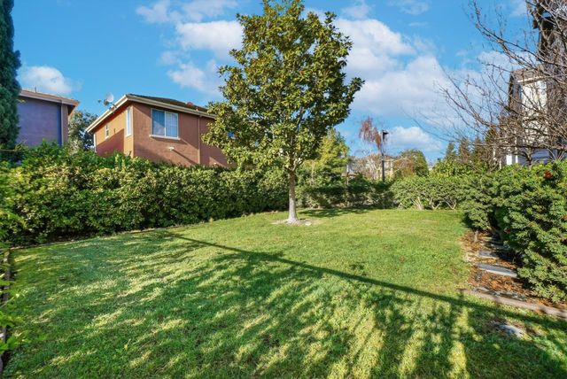 465 Bedford Loop, Mountain View, CA 94043