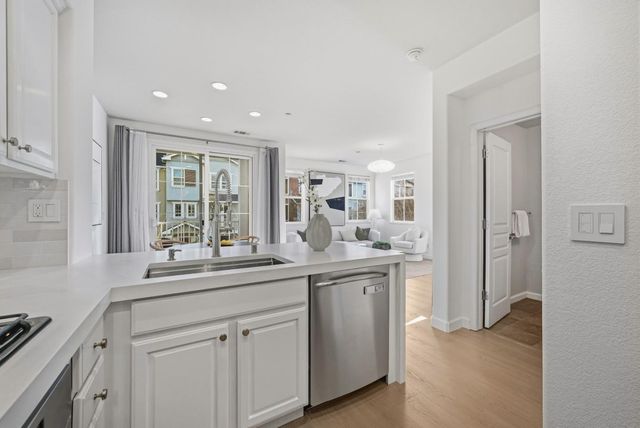 465 Bedford Loop, Mountain View, CA 94043