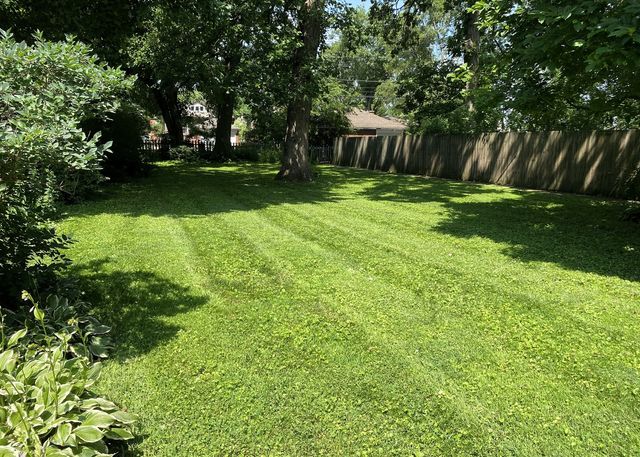 9528 S Brandt Avenue, Oak Lawn, IL 60453