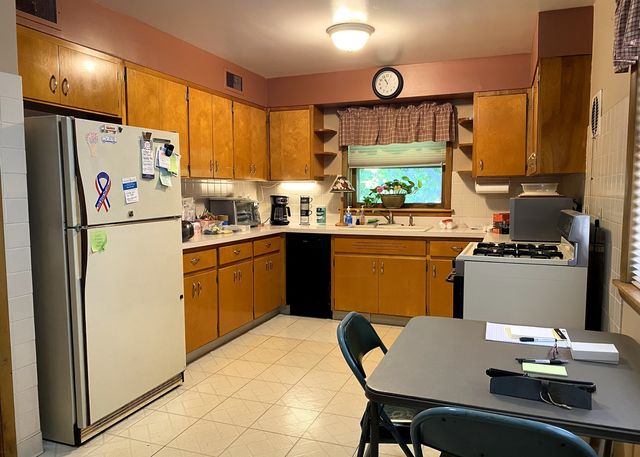 9528 S Brandt Avenue, Oak Lawn, IL 60453