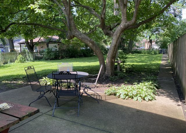 9528 S Brandt Avenue, Oak Lawn, IL 60453