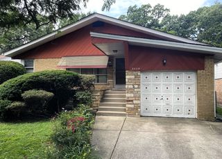 9528 S Brandt Avenue, Oak Lawn, IL 60453