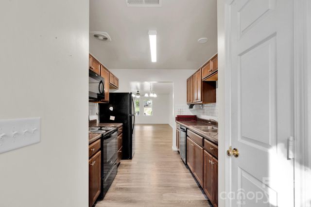 372 E Mills Avenue, Mooresville, NC 28115