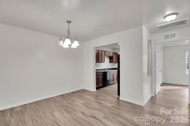 372 E Mills Avenue, Mooresville, NC 28115