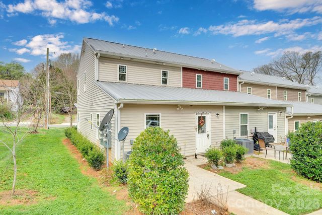 372 E Mills Avenue, Mooresville, NC 28115