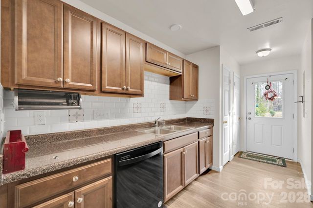 372 E Mills Avenue, Mooresville, NC 28115