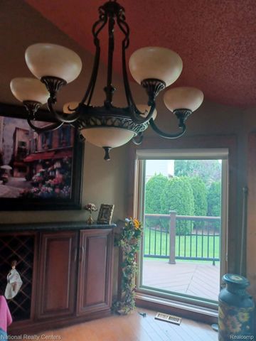 34653 Pembroke Avenue, Livonia, MI 48152