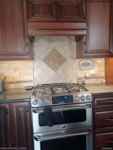 34653 Pembroke Avenue, Livonia, MI 48152