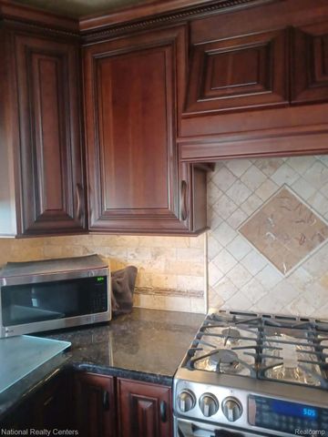 34653 Pembroke Avenue, Livonia, MI 48152