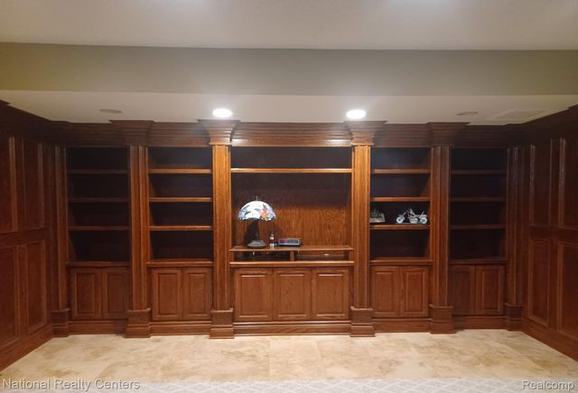 34653 Pembroke Avenue, Livonia, MI 48152