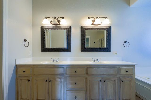 1809 Hunters Ridge Drive, Shawnee, OK 74804