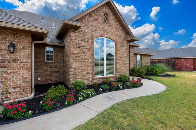 1809 Hunters Ridge Drive, Shawnee, OK 74804