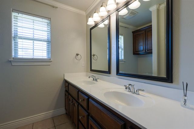 1809 Hunters Ridge Drive, Shawnee, OK 74804