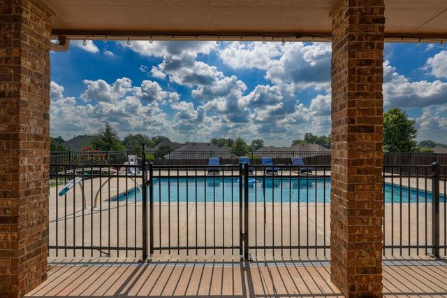 1809 Hunters Ridge Drive, Shawnee, OK 74804