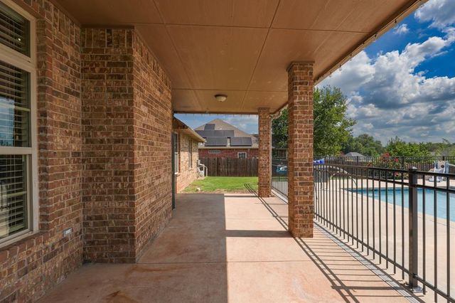 1809 Hunters Ridge Drive, Shawnee, OK 74804