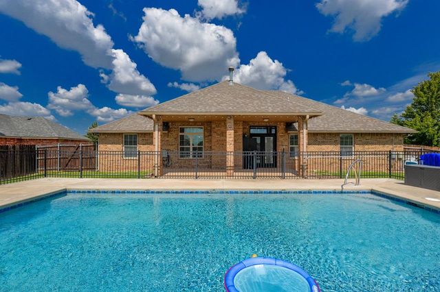 1809 Hunters Ridge Drive, Shawnee, OK 74804