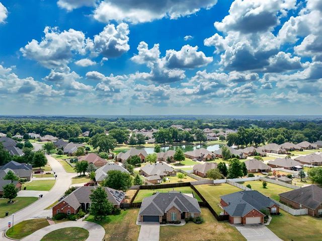 1809 Hunters Ridge Drive, Shawnee, OK 74804