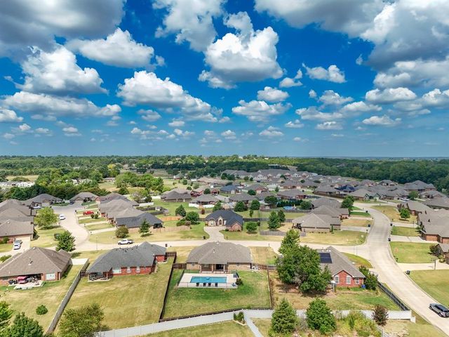 1809 Hunters Ridge Drive, Shawnee, OK 74804