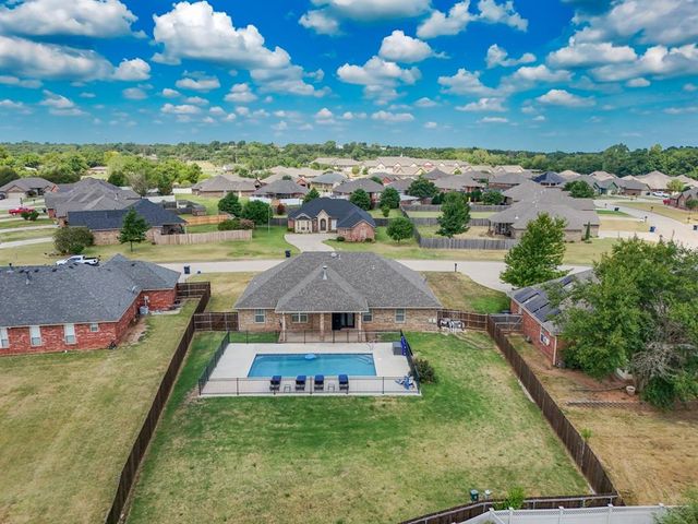 1809 Hunters Ridge Drive, Shawnee, OK 74804