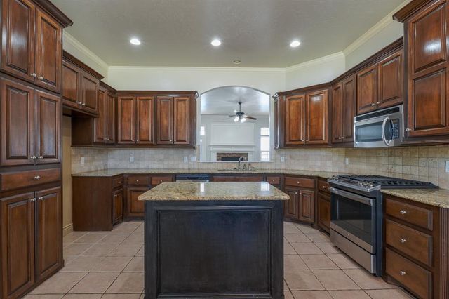 1809 Hunters Ridge Drive, Shawnee, OK 74804