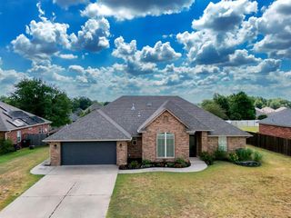 1809 Hunters Ridge Drive, Shawnee, OK 74804