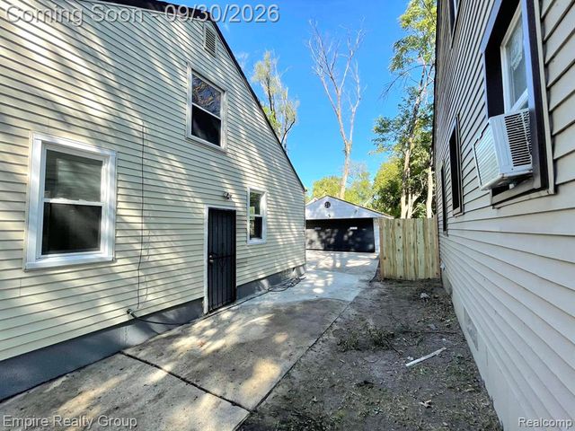 16442 Pembroke Avenue, Detroit, MI 48235