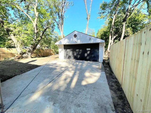 16442 Pembroke Avenue, Detroit, MI 48235