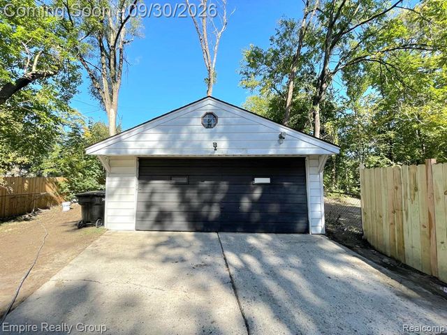 16442 Pembroke Avenue, Detroit, MI 48235