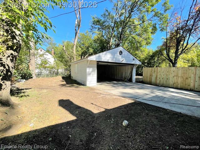 16442 Pembroke Avenue, Detroit, MI 48235