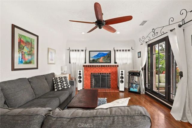 11232 Oxnard Street, North Hollywood, CA 91606